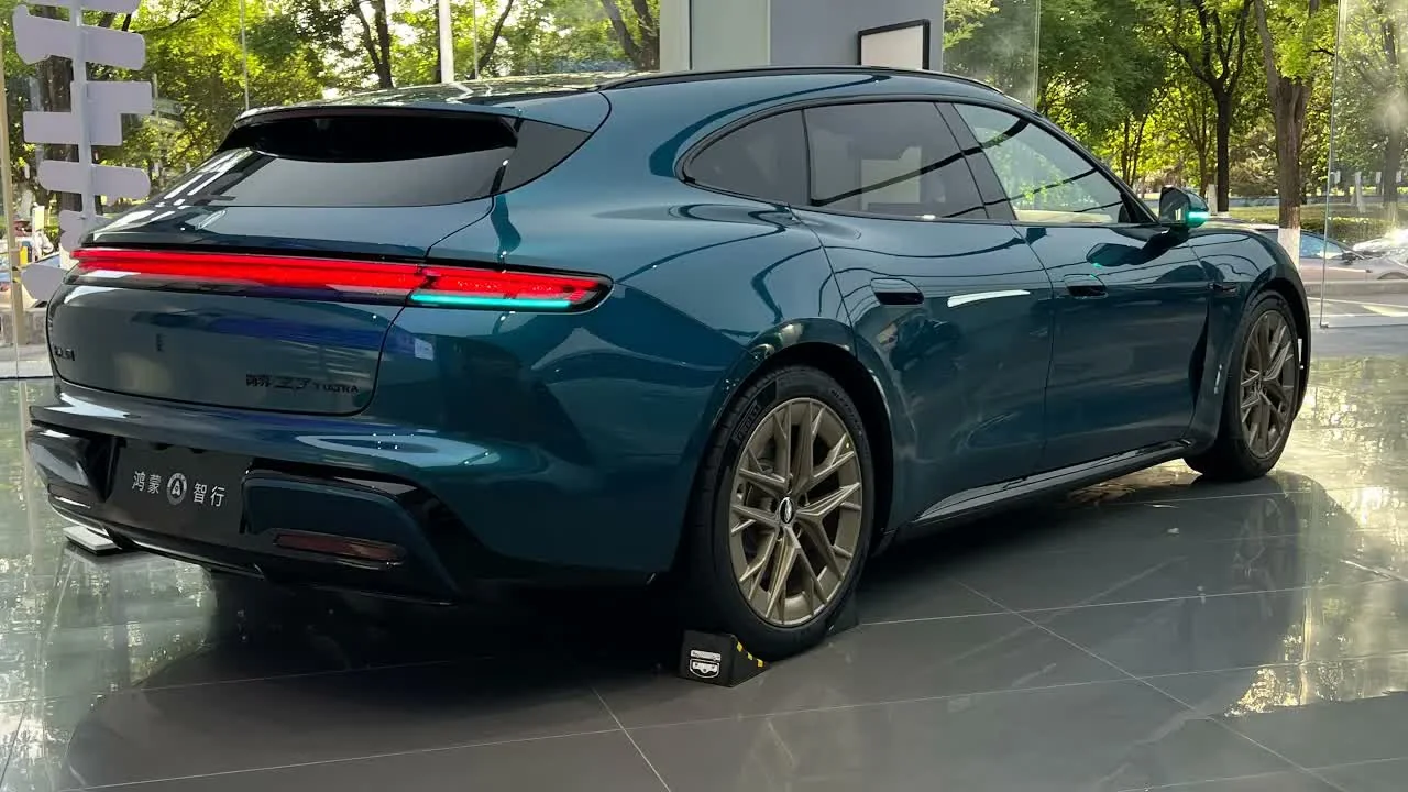 2026 SAIC Z7T: 80,000 Pre-Orders for the 905 km Huawei-Powered Electric Shooting Brake From $33,500