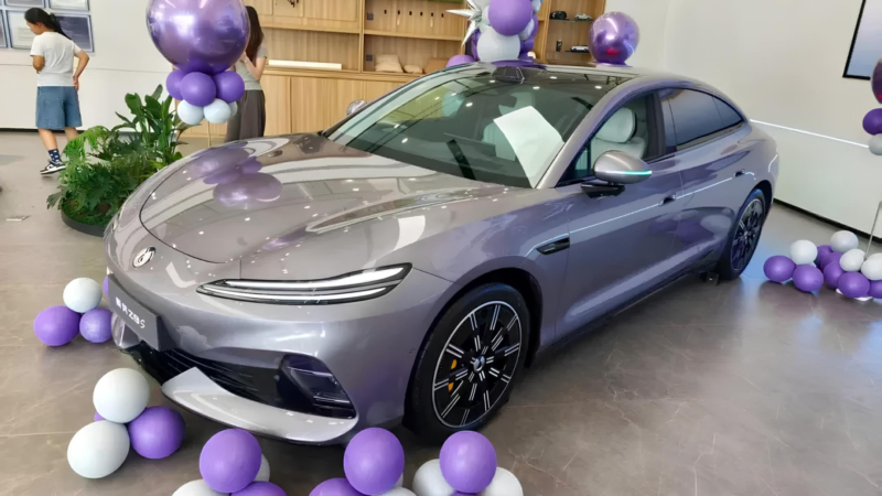 2026 Denza Z9S: 1,100 km Record-Range Sedan, From $47,100