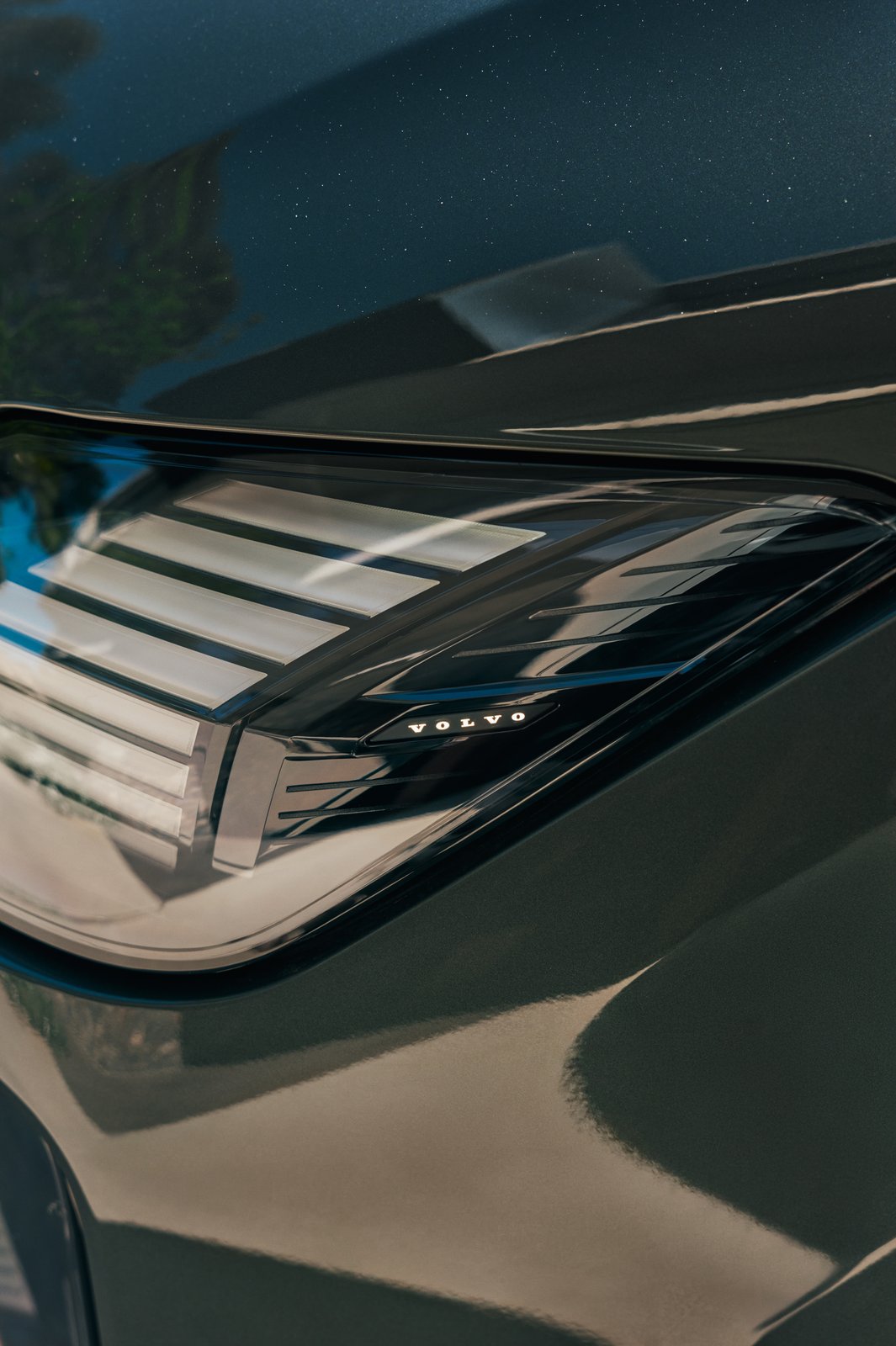 2026 Volvo EX60: Standard SUV Undercuts Cross Country From $58,400