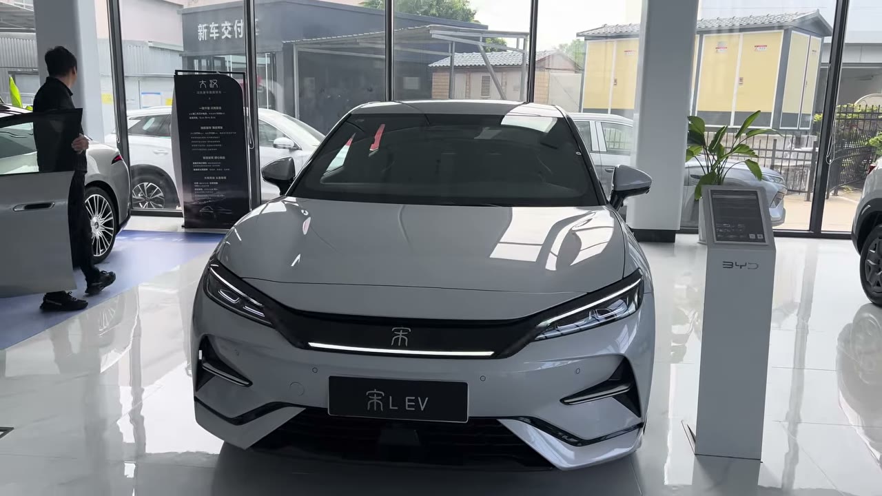 2025 BYD Song L EV: Up to 662 km Range and a 510 hp AWD Option