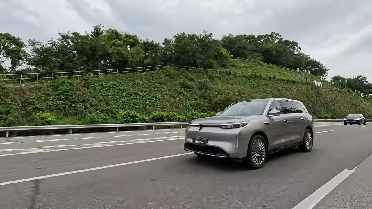 2026 WEY V9X Family Edition: A Cheaper, Shorter-Wheelbase Trim We Hadn't Covered