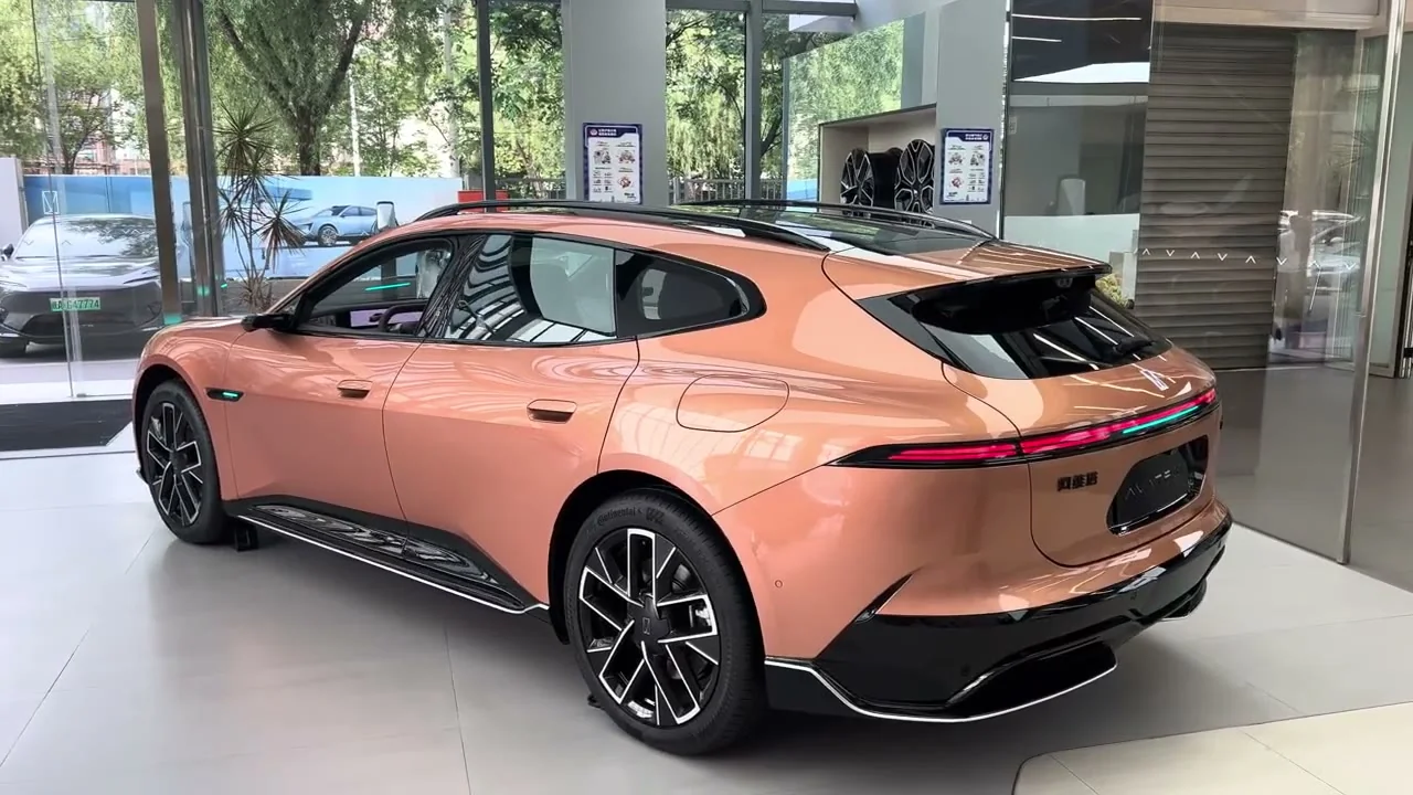 Avatr 06T EV: A 741 km Huawei-Powered Electric Wagon With Up to 955 hp, From ~$31,900