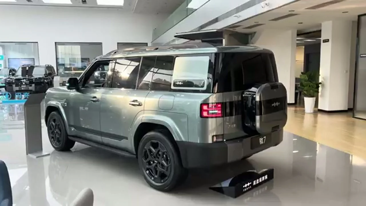 2026 BYD Leopard 7 PHEV Refresh: $25,300 Family Off-Roader Now Pairs With New 755 km BEV Sibling