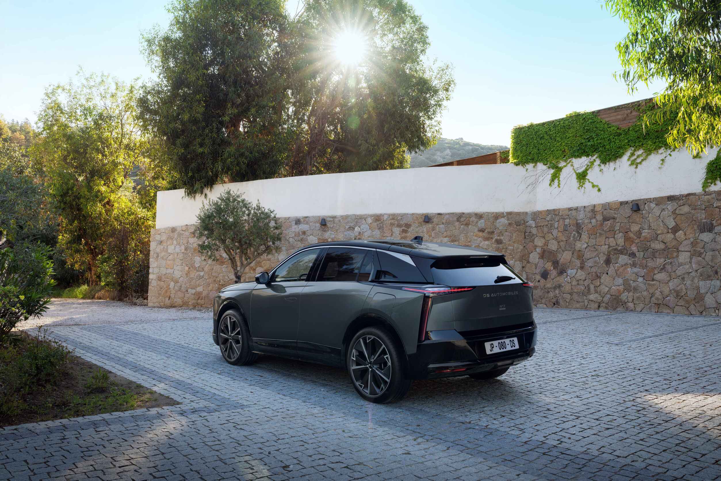 2026 DS N°7 E-Tense: Up to 345 hp, 740 km WLTP, 160 kW Charging