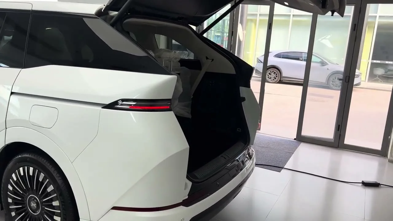 Xpeng X9 Super Range-Extender: A 1,602 km 7-Seat Luxury MPV From ~$43,400