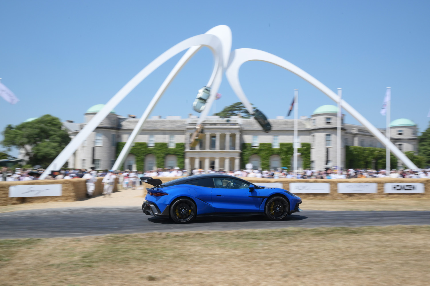 2026 DENZA Z: 1,604 PS Electric Supercar Hits 0-100 km/h in As Little As 1.96 Seconds