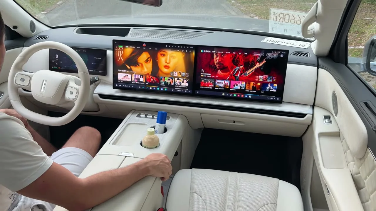 2026 WEY V9X Family Edition: A Cheaper, Shorter-Wheelbase Trim We Hadn't Covered