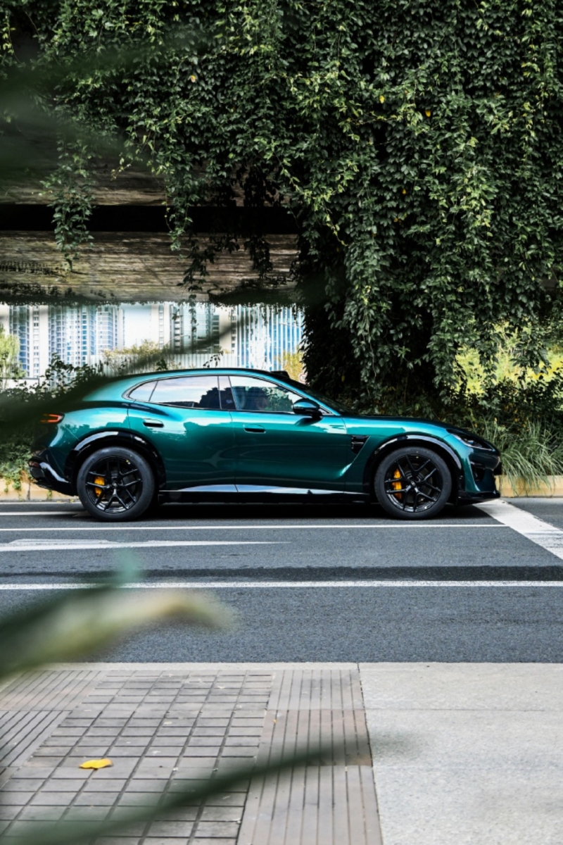 2026 Luxeed RX: Ferrari-Designed Coupe-SUV Packs 586 HP and 4 LiDARs