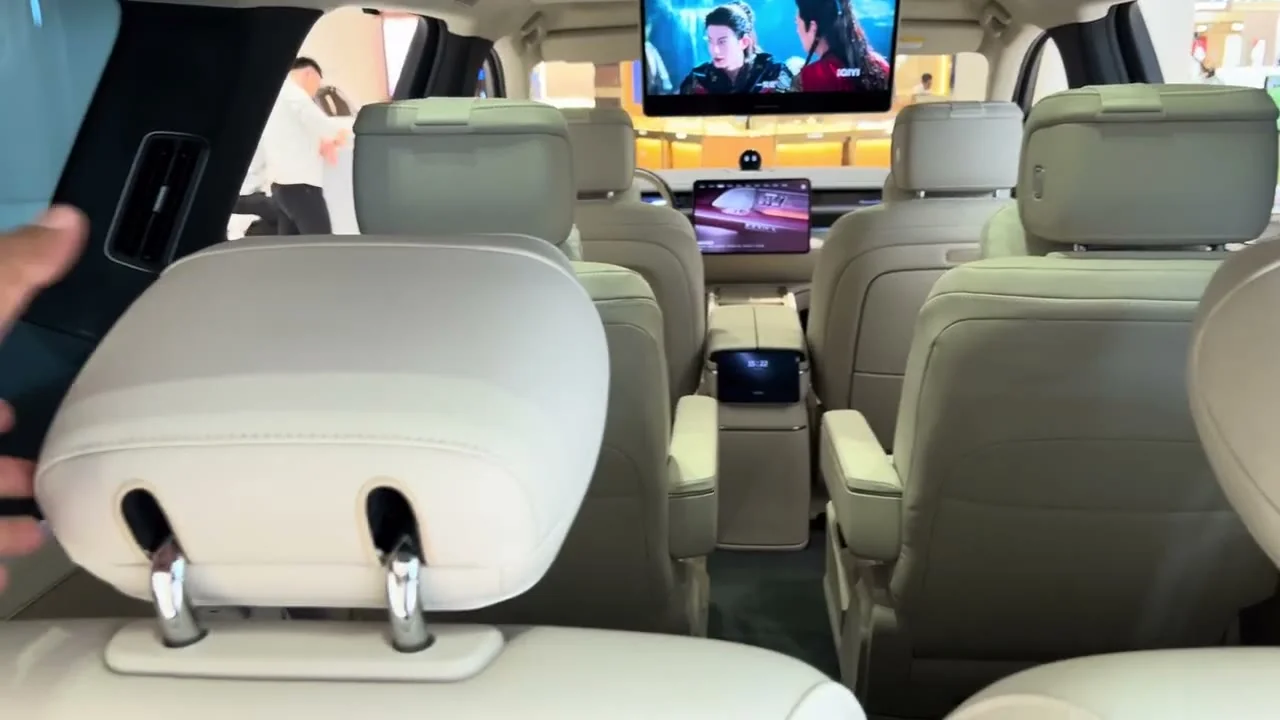 2026 NIO ES8: New 5-Seat Version Debuts NIO's Own AI Chip From $40,400