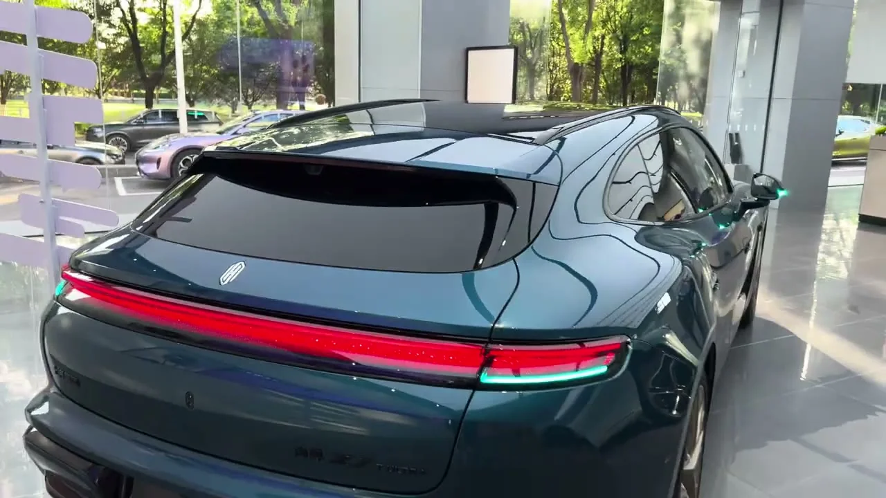2026 SAIC Z7T: 80,000 Pre-Orders for the 905 km Huawei-Powered Electric Shooting Brake From $33,500