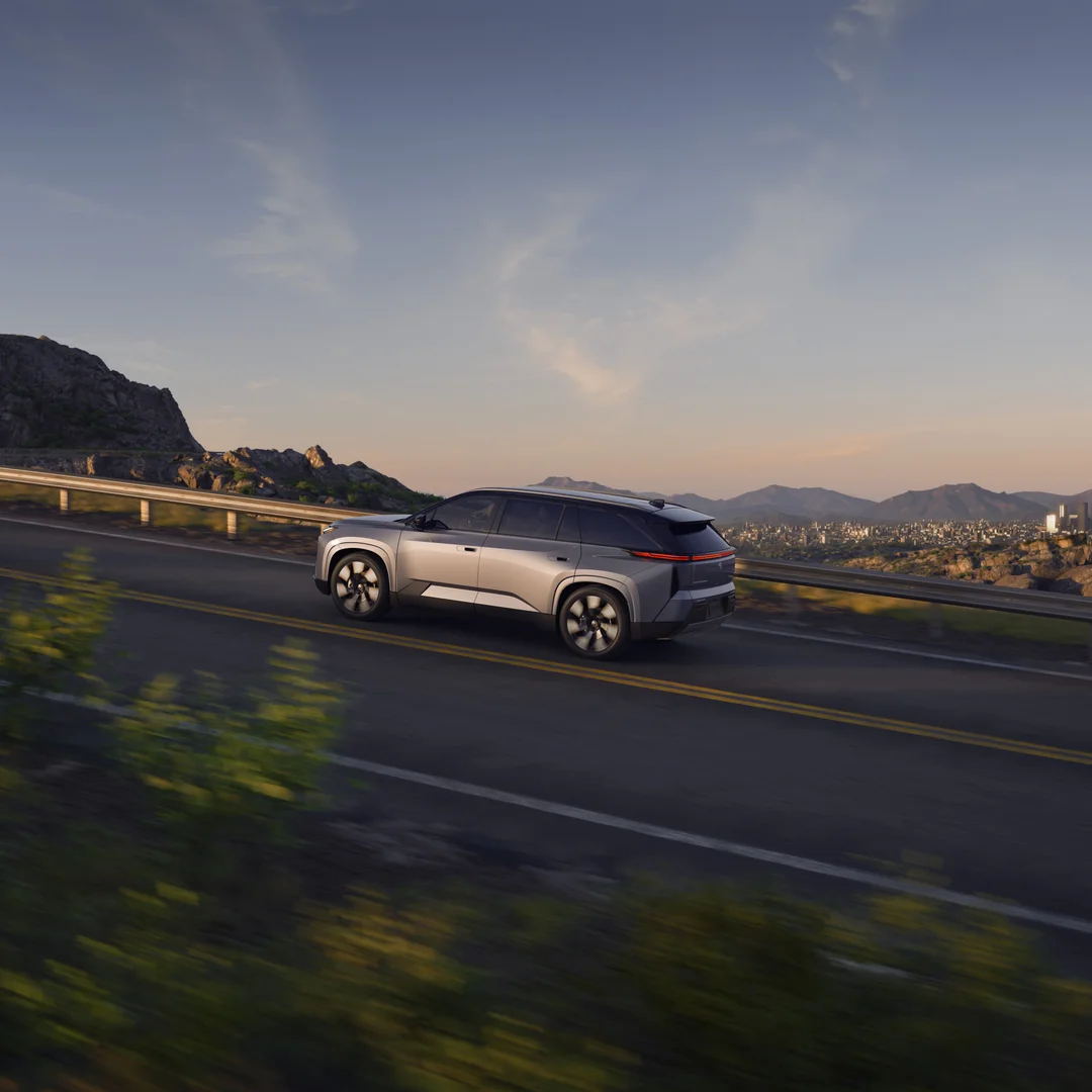 2027 Toyota Highlander BEV: Electrifying the Family SUV Segment - View 4