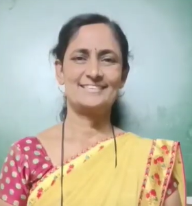 Teacher implementing PBL in classroom