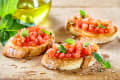 Geröstete Vollkorn-Tomatenbrote (Bruschetta)