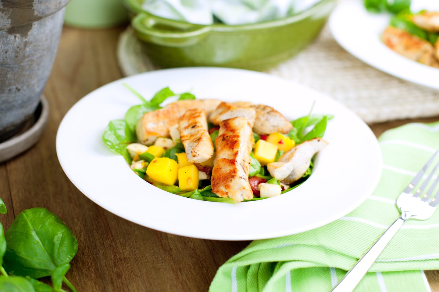 Rezept: Salat mit Putenstreifen und Mango | HausMed Rezept: Salat mit Putenstreifen und Mango | HausMed