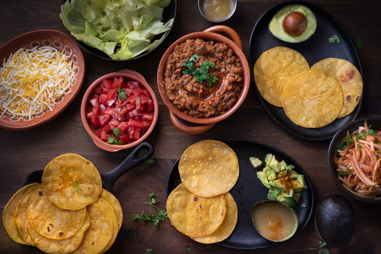 Reis mit Bohnenmus und Tomatensalsa