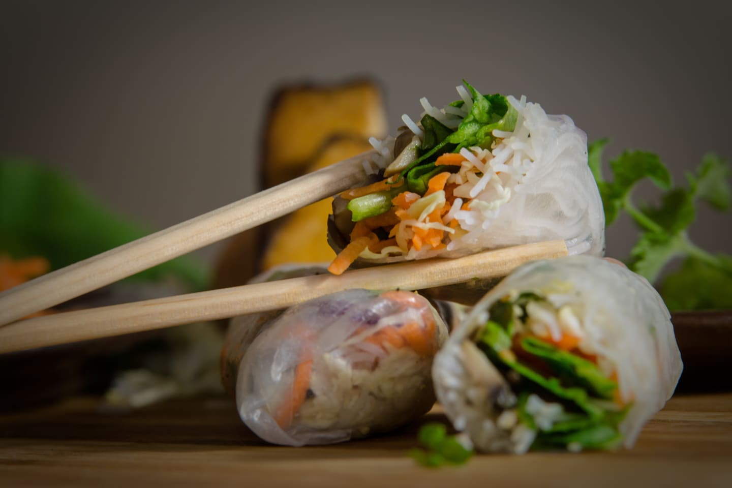 Sommerrollen mit Erdnussdip