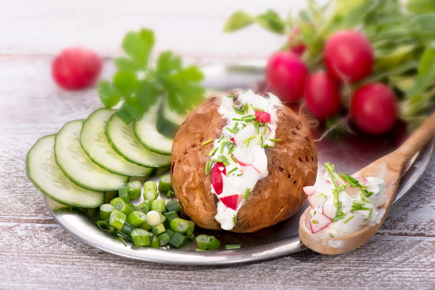 Ofenkartoffel mit Radieschenquark