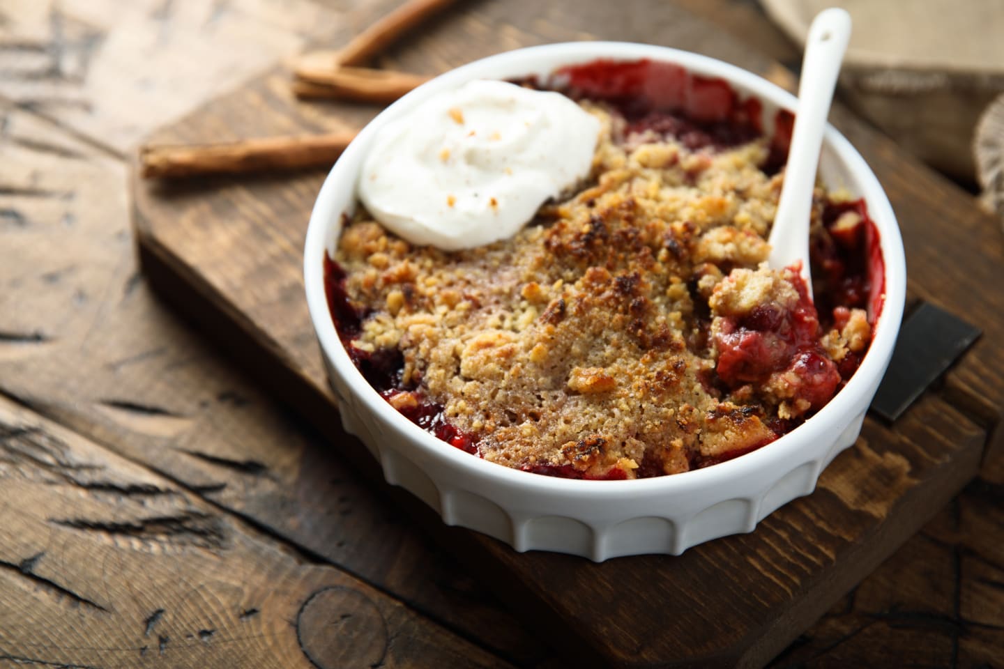 Apfel-Beeren-Crumble