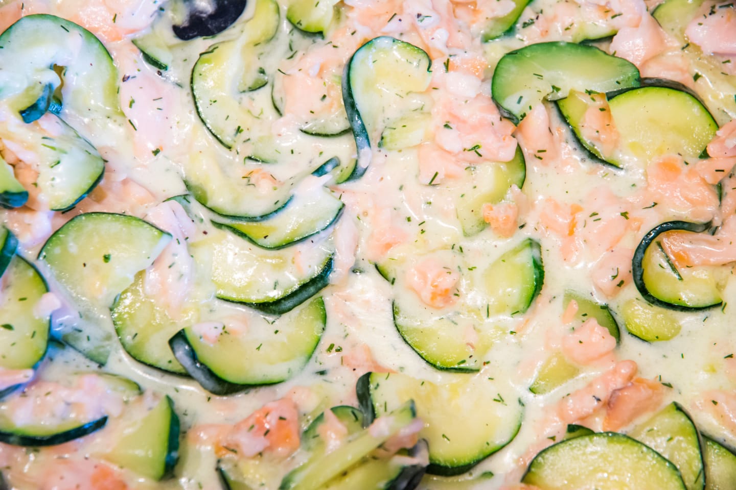 Lachs mit Zucchini (auch mit veganer Option)