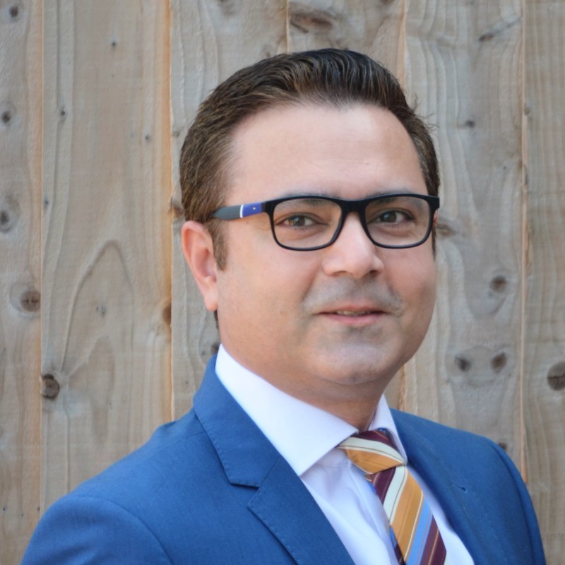 Headshot of Dr Riz Pirzada