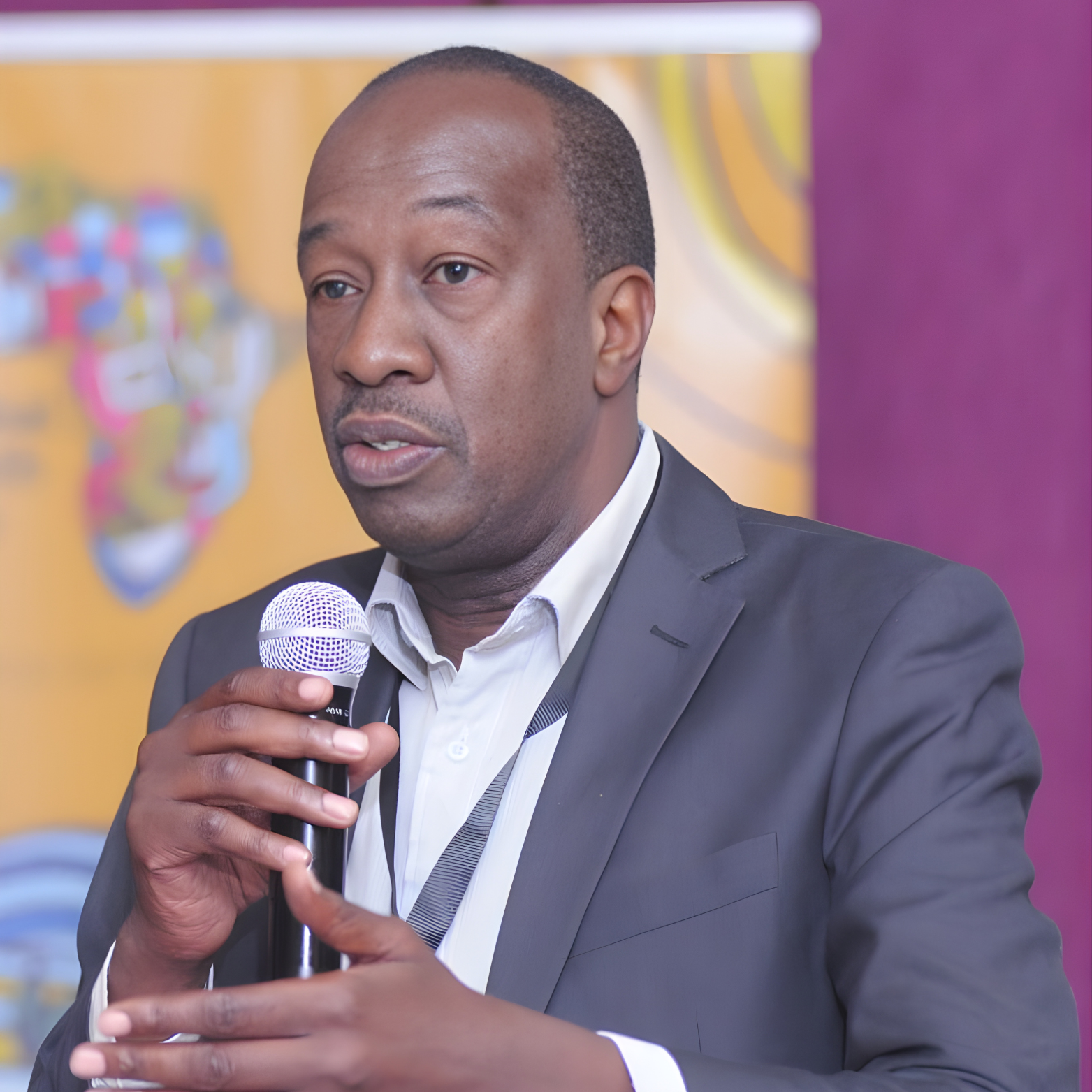 سعادة مايكل أونيانجو