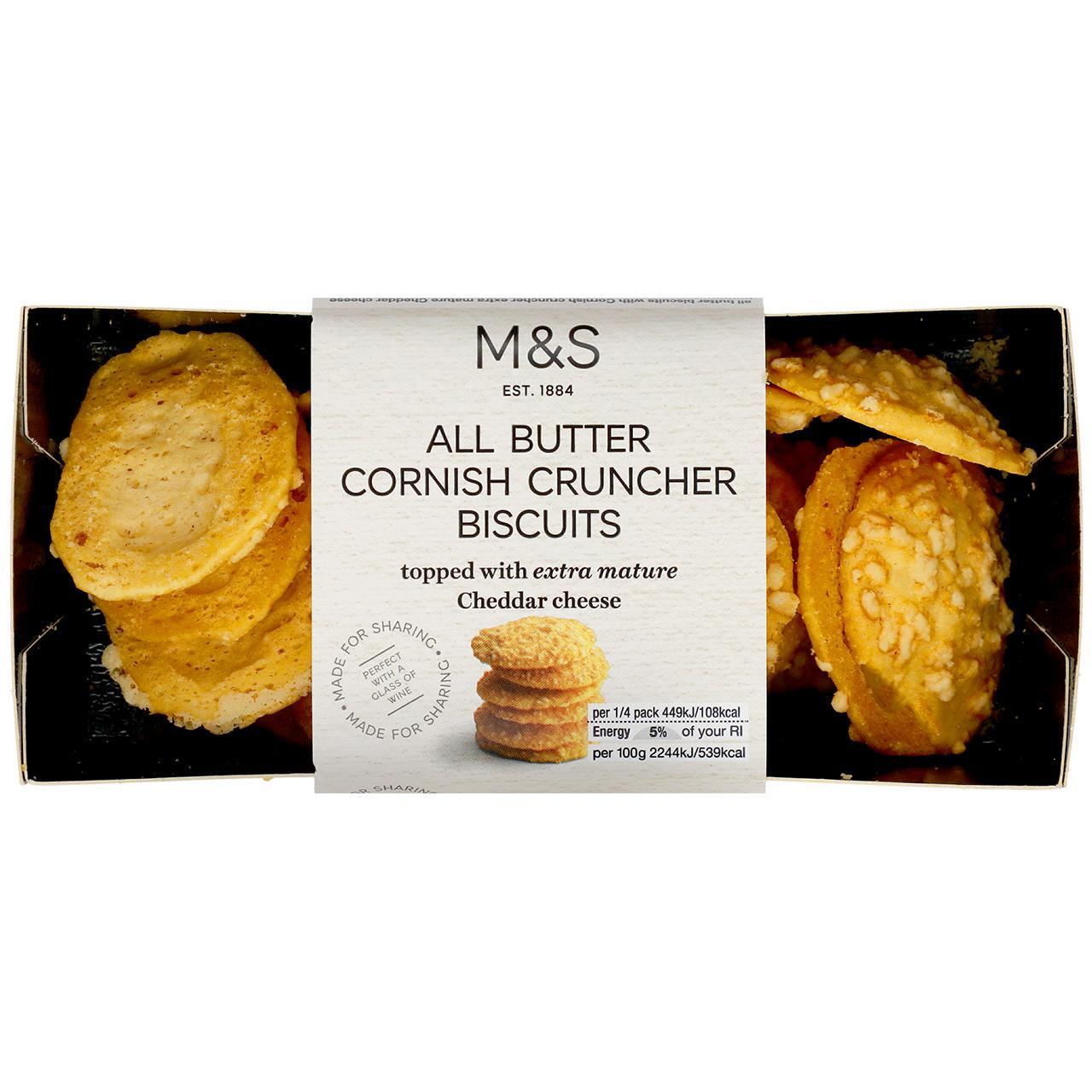 MARKS & SPENCER Ciastka maślane z długo dojrzewającym serem cheddar
