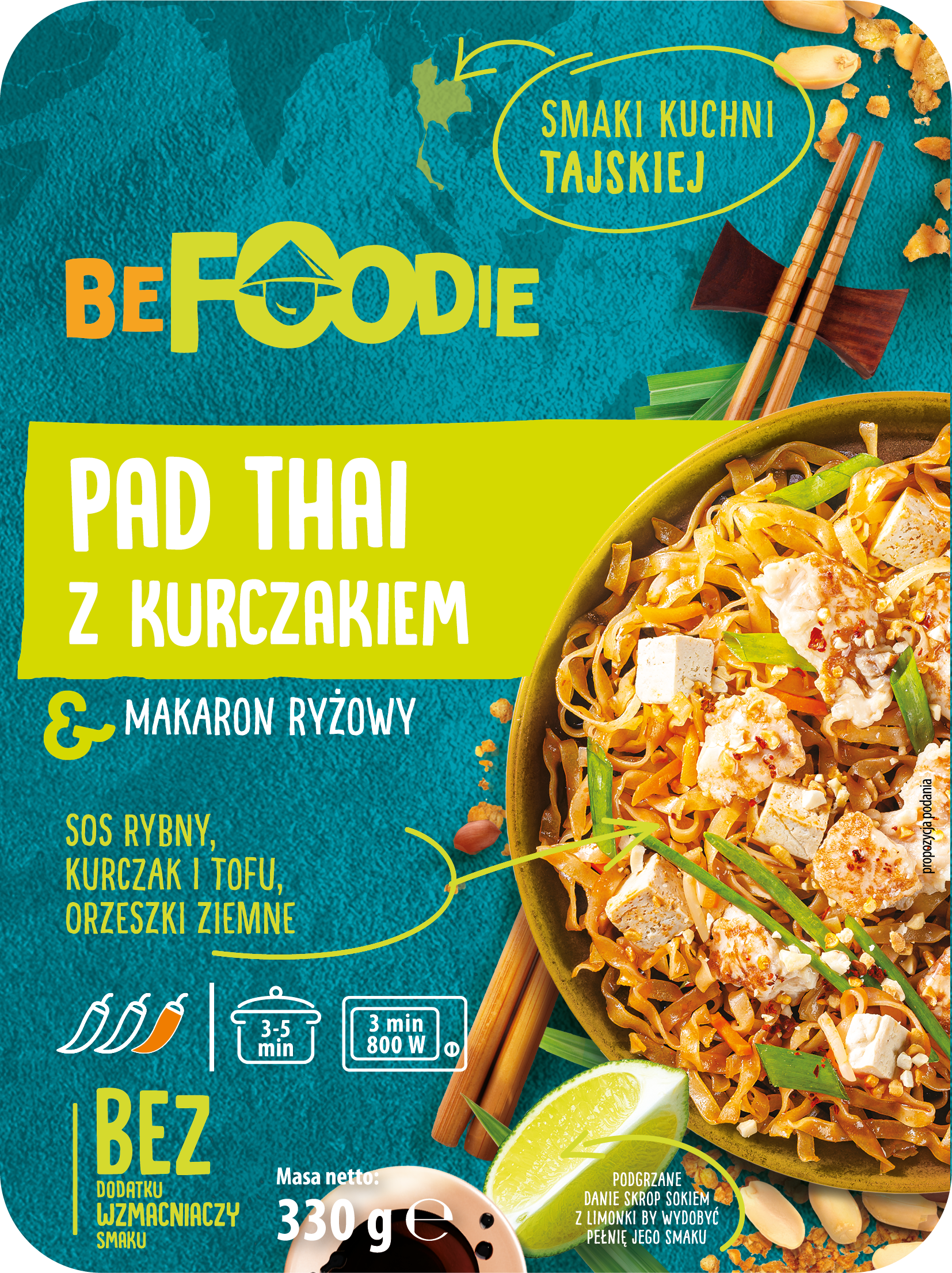 BE FOODIE Danie pad thai z gotowanym makaronem ryżowym pieczonym mięsem kurczaka i tofu.