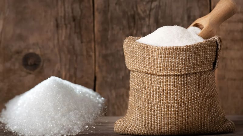 त्योहारों से पहले सरकार का बड़ा कदम: अक्टूबर के लिए चीनी का बिक्री कोटा बढ़ाया, कीमतों पर लगेगी लगाम