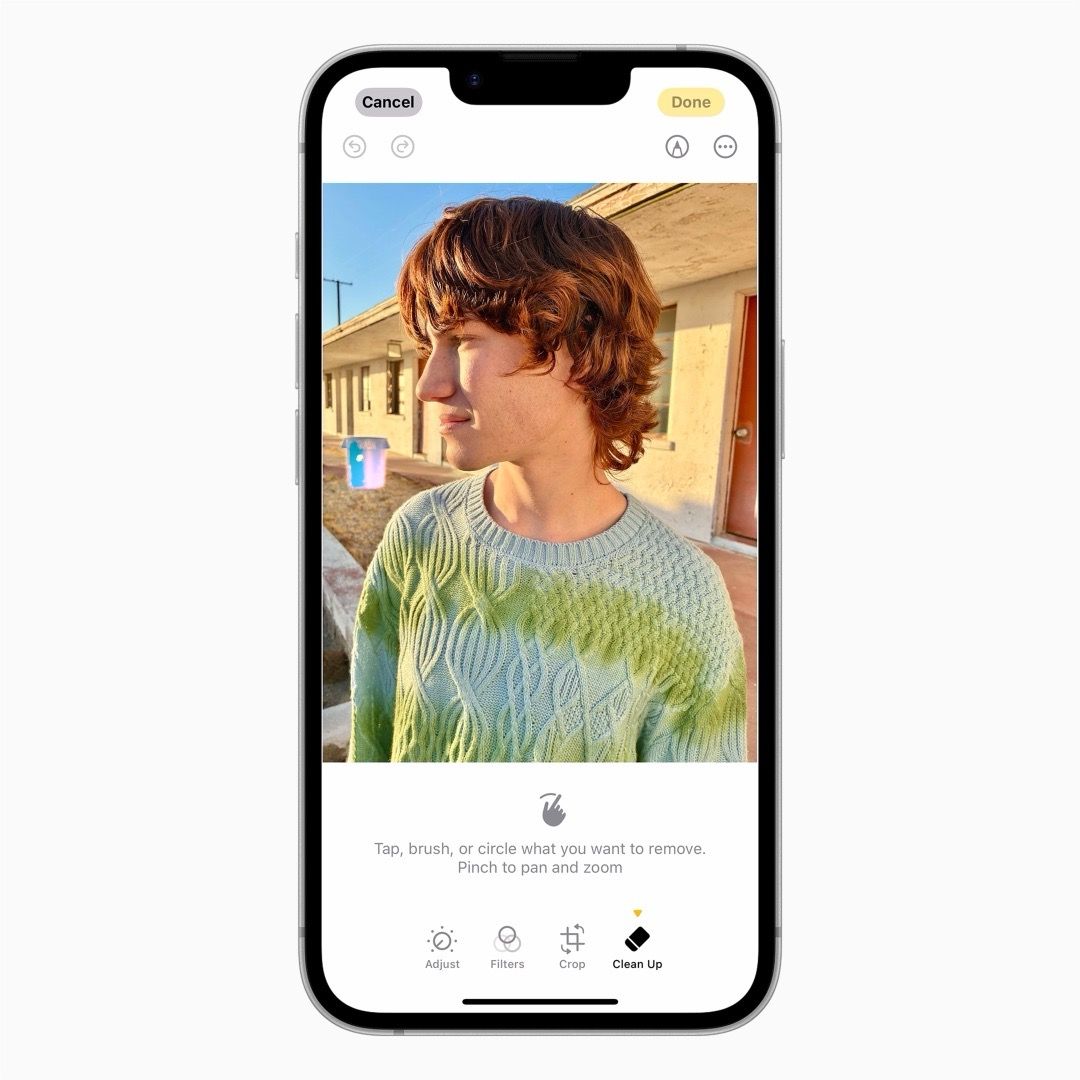 apple-iphone-16e-apple-intelligence-clean-up-250219.jpeg