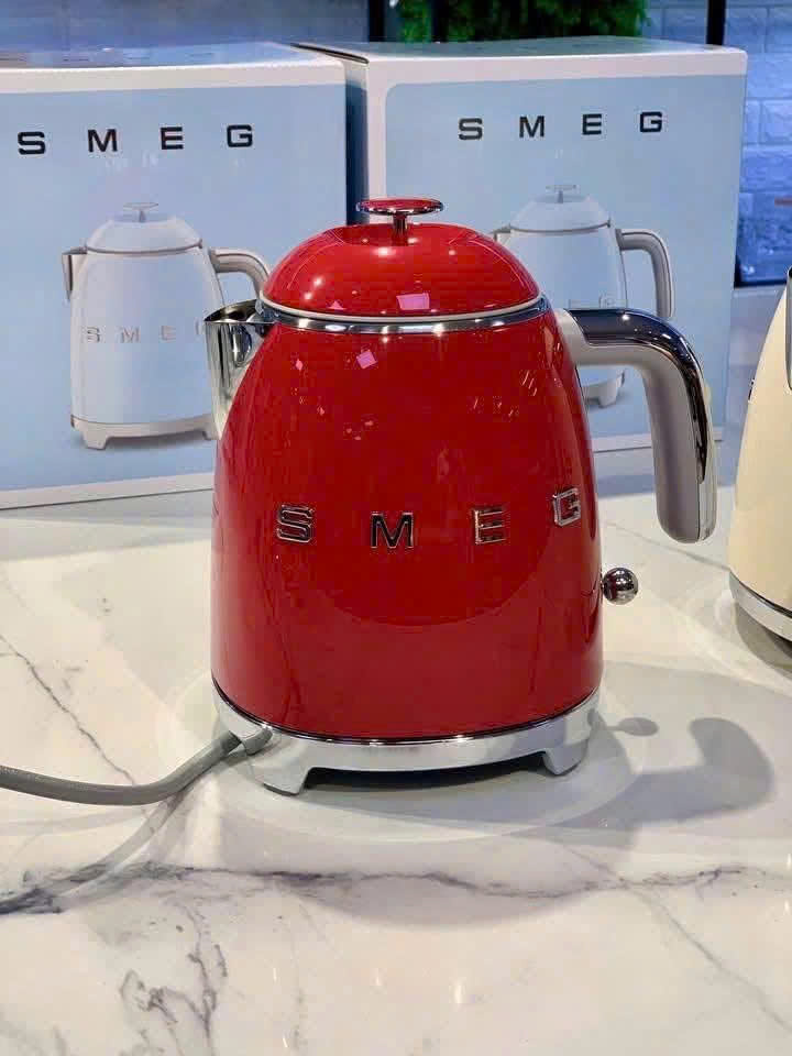 SIÊU TỐC MINI SMEG KLF05 – ĐỎ ❤️ & KEM
