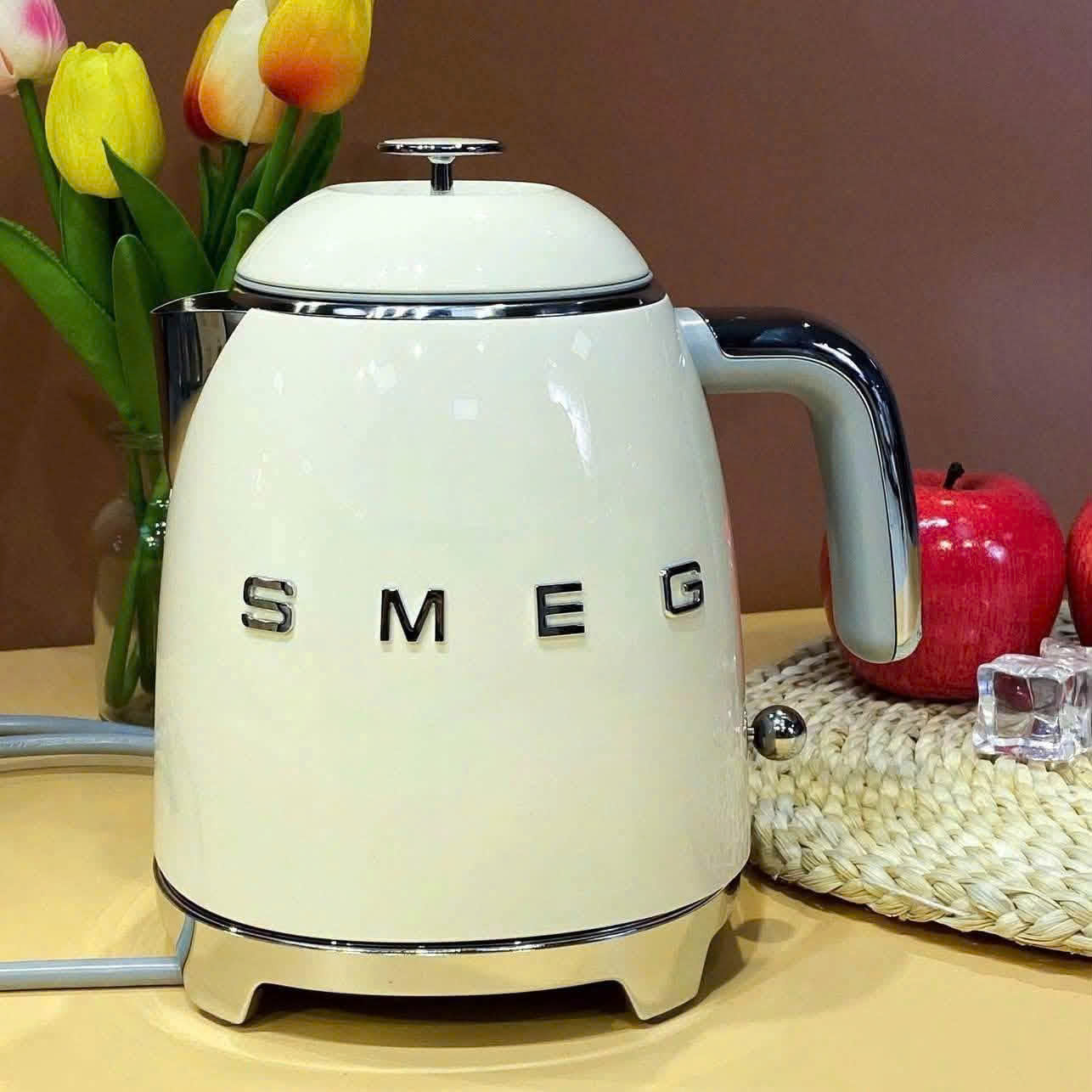 SIÊU TỐC MINI SMEG KLF05 – ĐỎ ❤️ & KEM