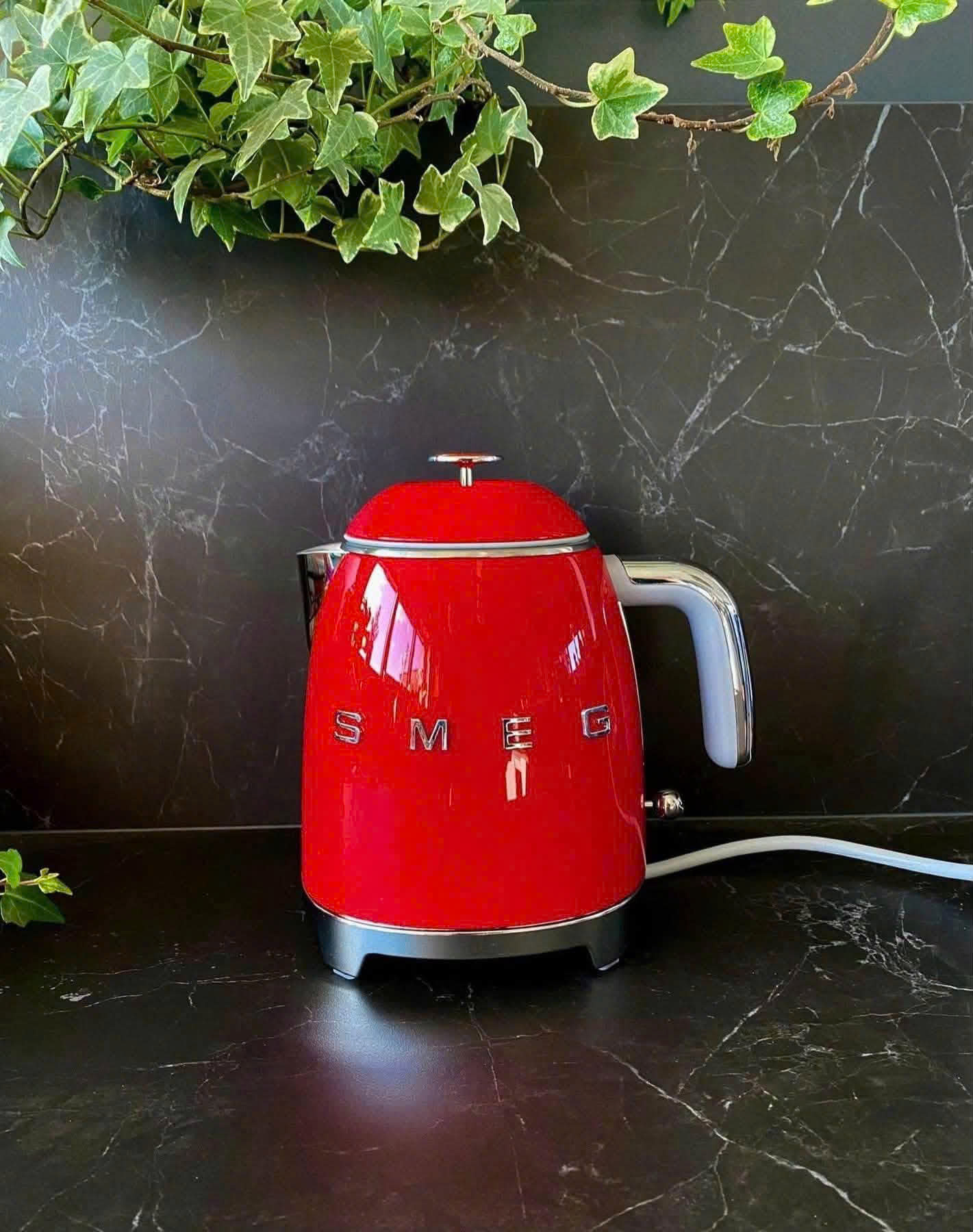 SIÊU TỐC MINI SMEG KLF05 – ĐỎ ❤️ & KEM