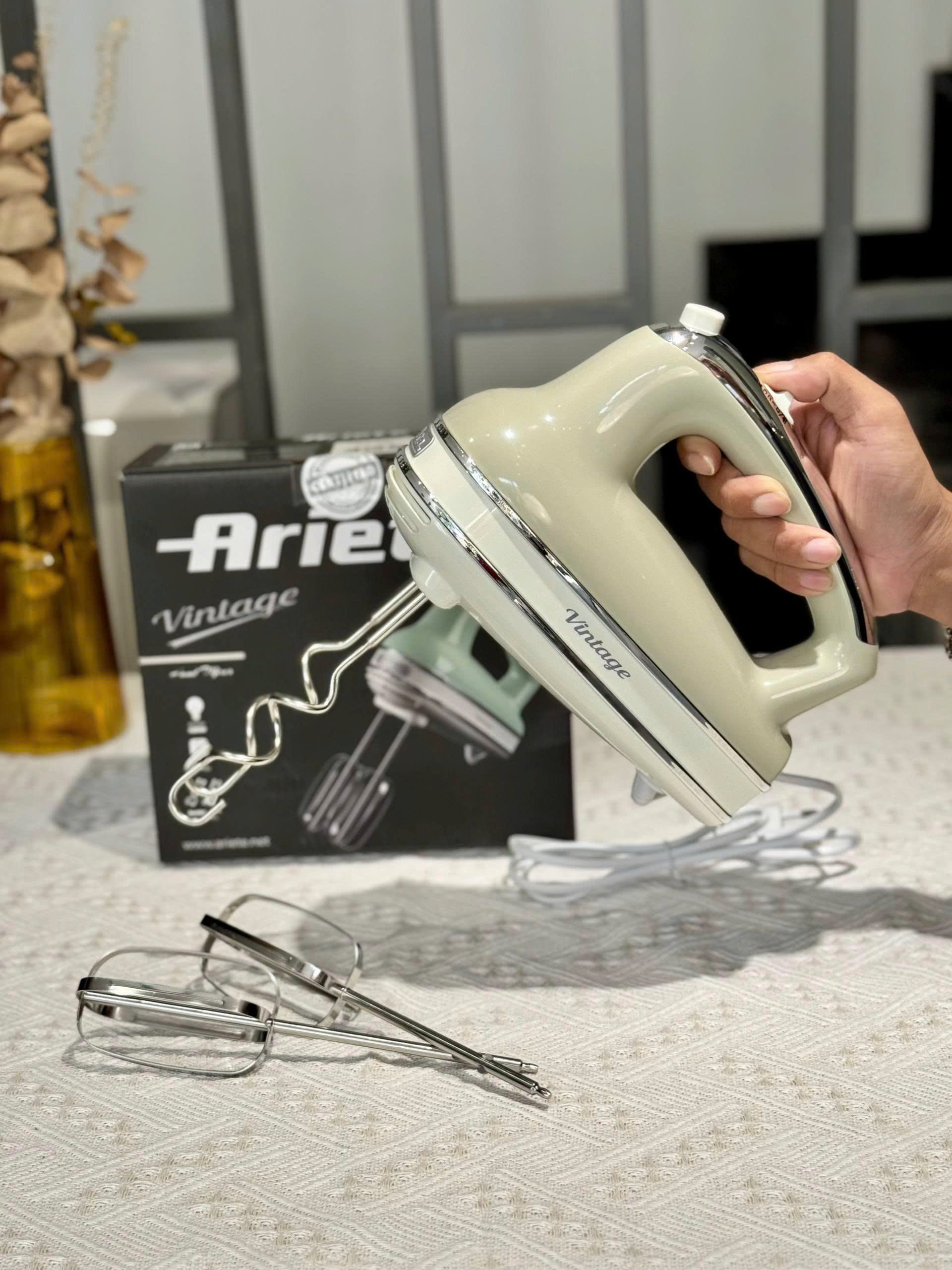 Máy đánh trứng Ariete 00C154803AR0 màu kem - góc nhìn 2