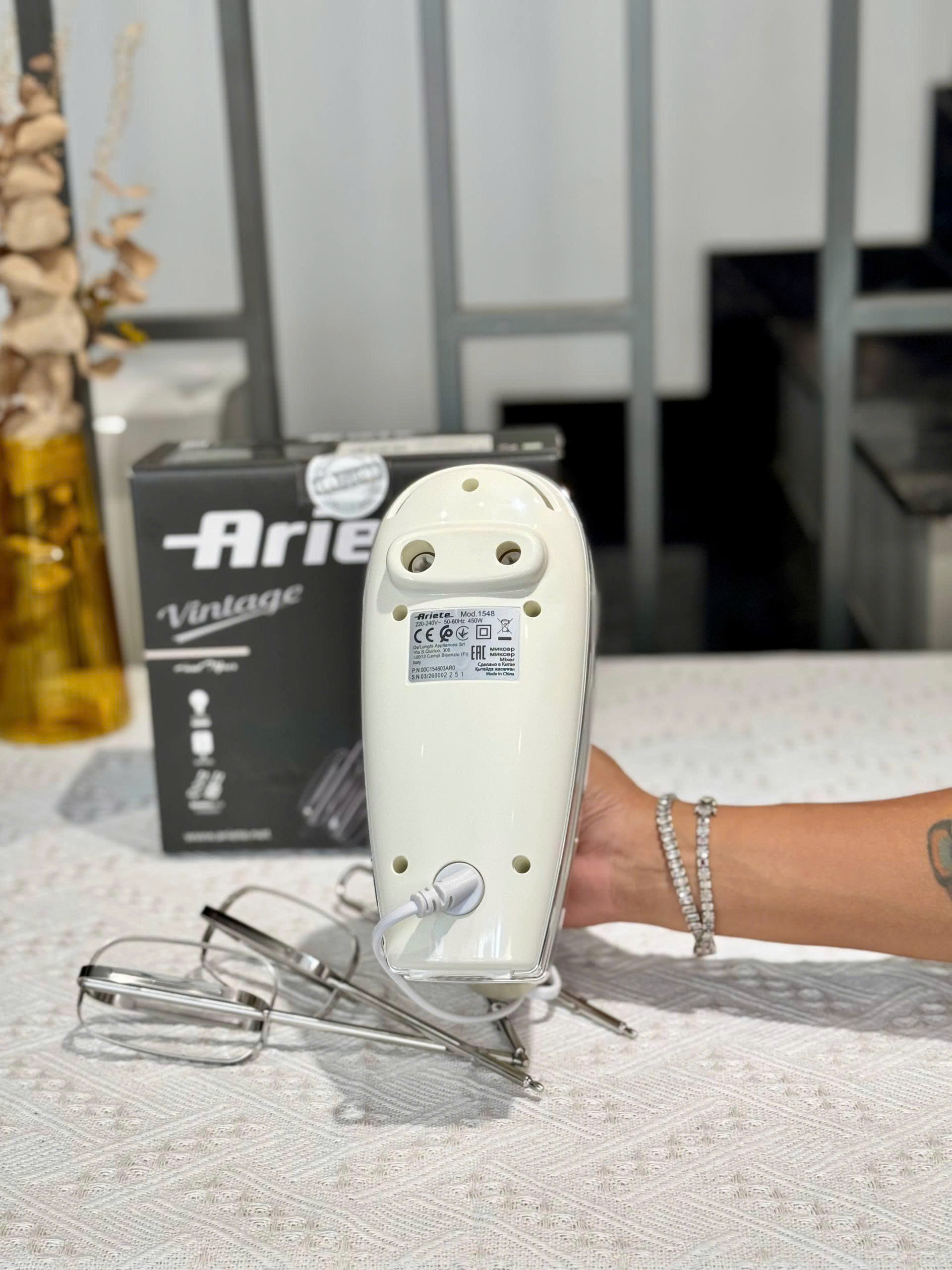 Máy đánh trứng Ariete 00C154803AR0 màu kem - góc nhìn 4