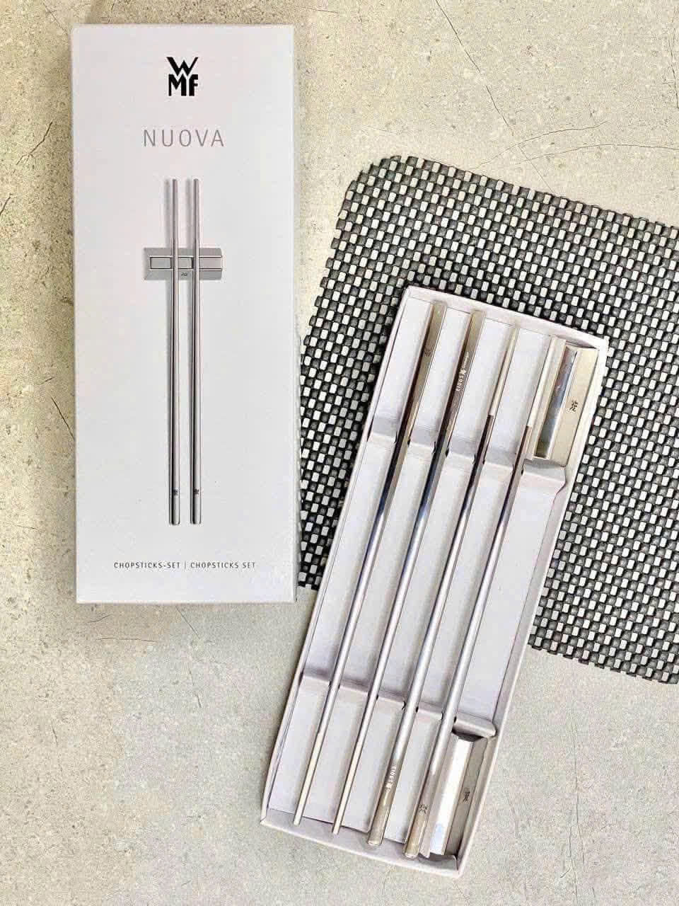 Set 2 đôi đũa WMF Nuova Chopsticks Set 4TLG kèm gác đũa - góc nhìn 2