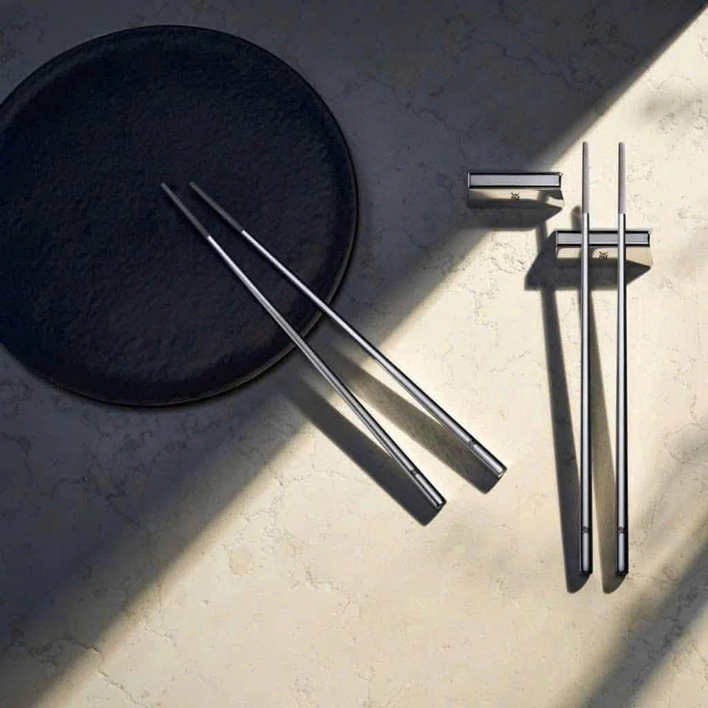 Set 2 đôi đũa WMF Nuova Chopsticks Set 4TLG kèm gác đũa - góc nhìn 3