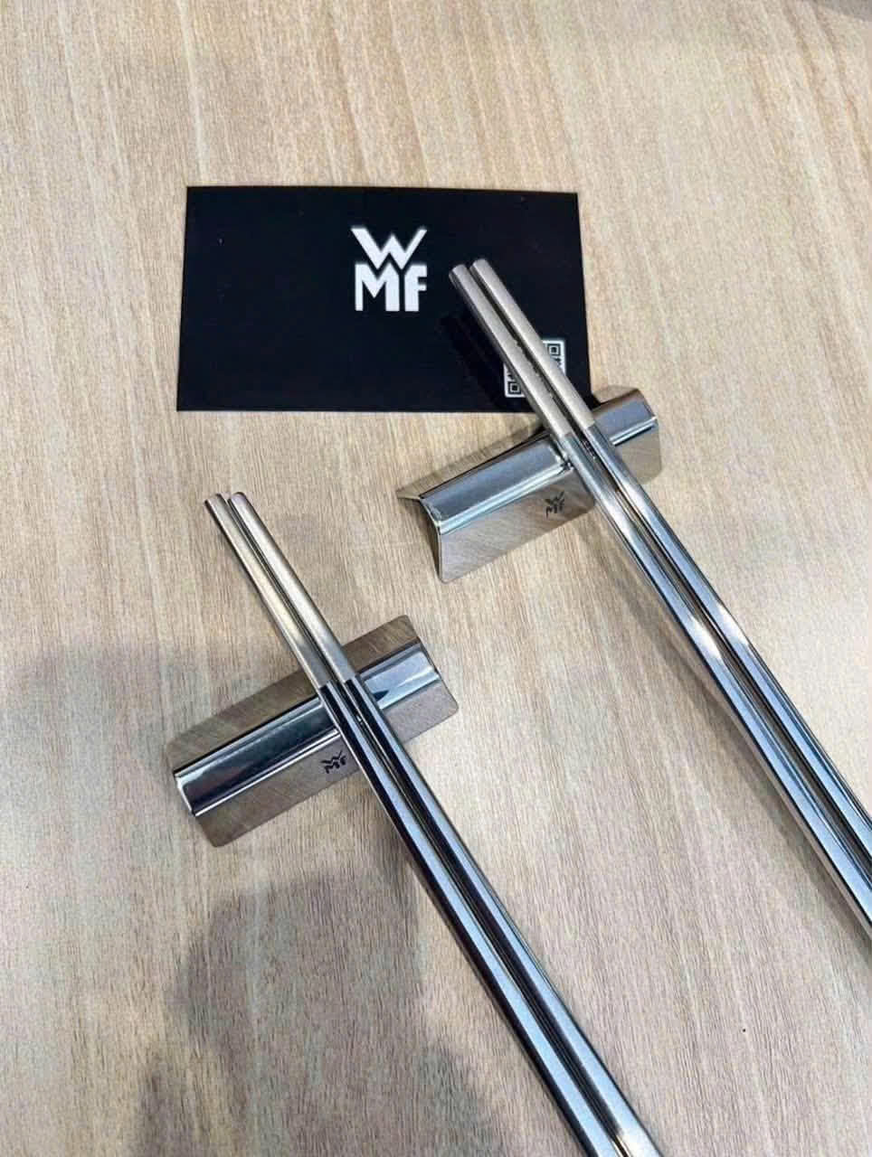 Set 2 đôi đũa WMF Nuova Chopsticks Set 4TLG kèm gác đũa - góc nhìn 4