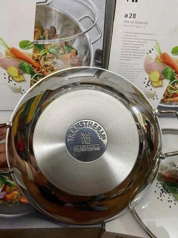 Chảo sâu lòng WMF Wok Party 28 cm - góc nhìn 3