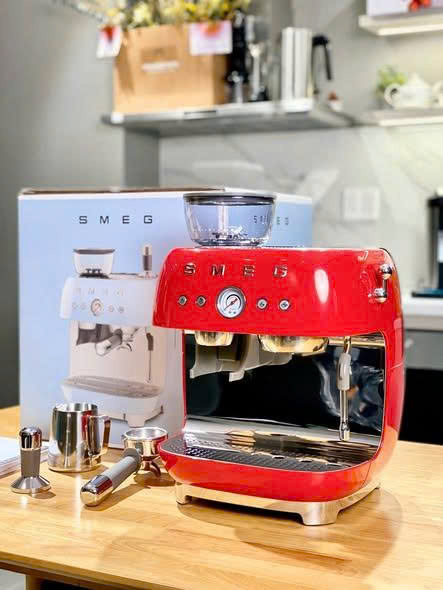 Máy pha cà phê Smeg EGF03RDEU màu đỏ