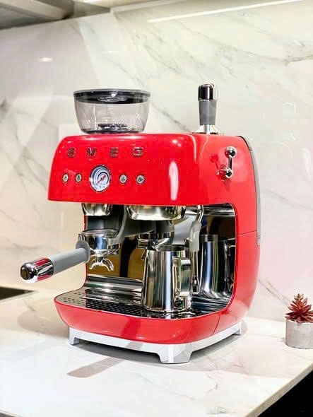 Máy pha cà phê Smeg EGF03RDEU màu đỏ