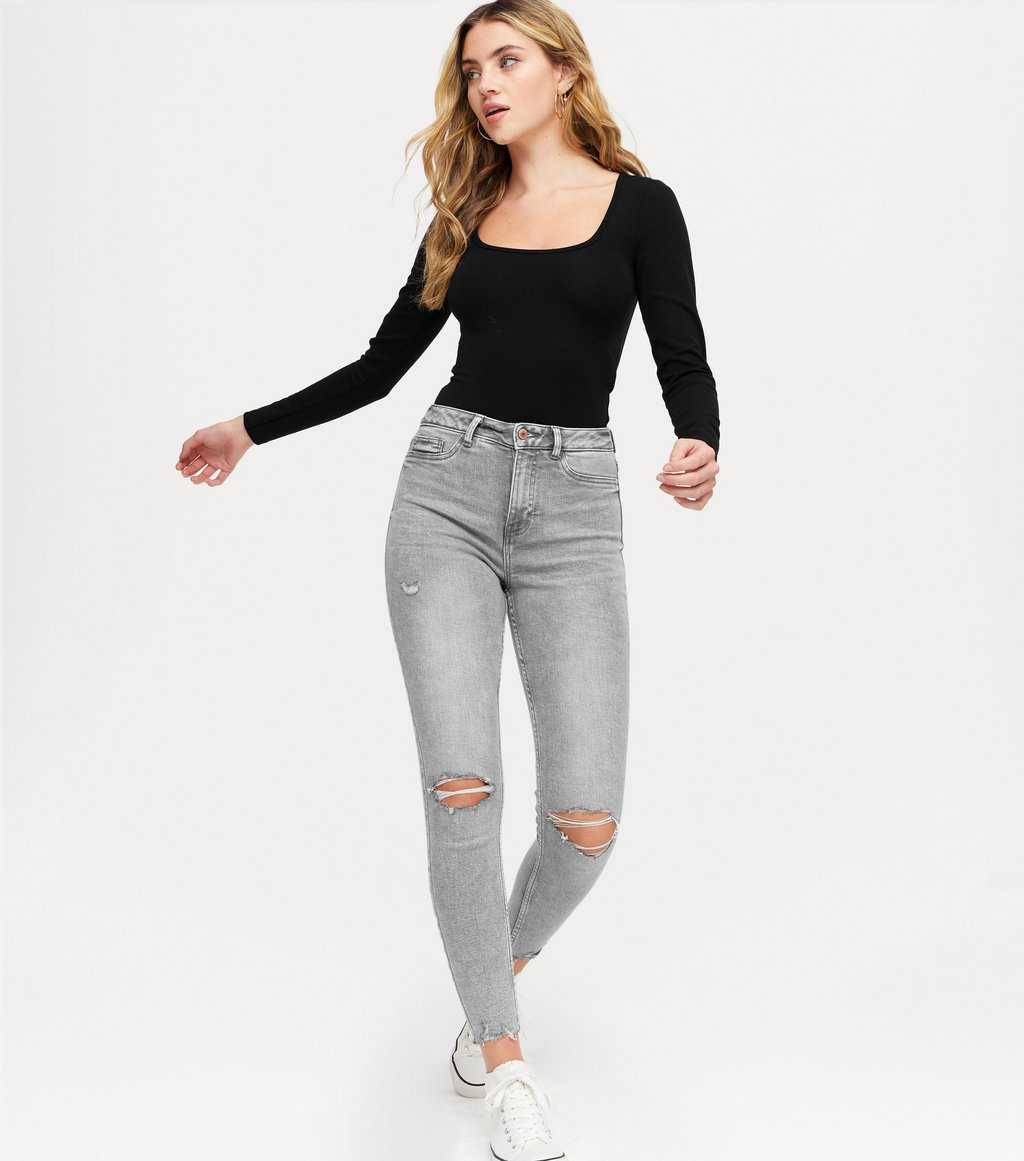 High-Waisted Jeans image 2 