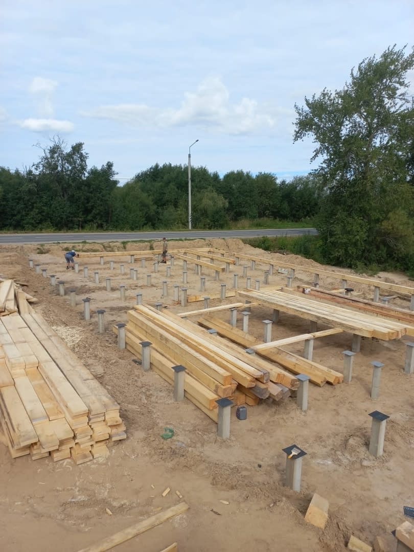 Готовый фундамент перед строительством