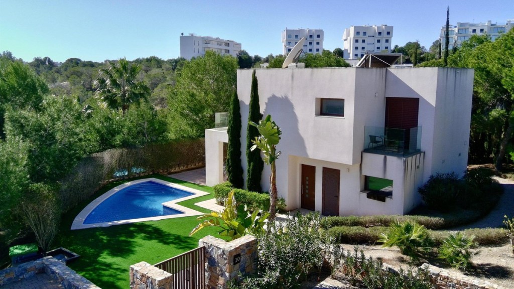 3 Bedrooms Property in 3 bedroom House in Las Colinas Golf