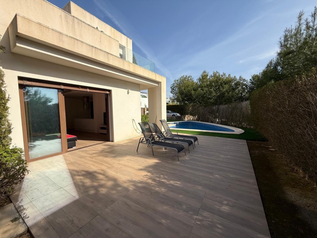 3 Bedrooms Property in 3 bedroom House in Las Colinas Golf