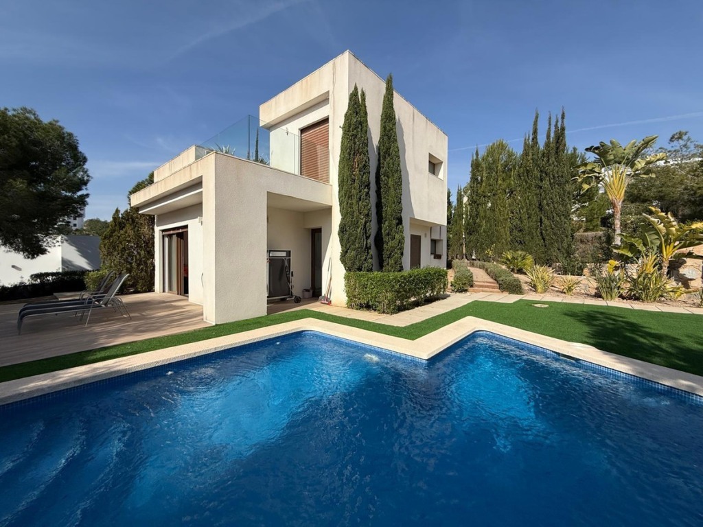 3 Bedrooms Property in 3 bedroom House in Las Colinas Golf