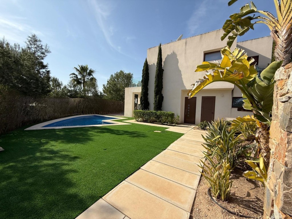 3 Bedrooms Property in 3 bedroom House in Las Colinas Golf