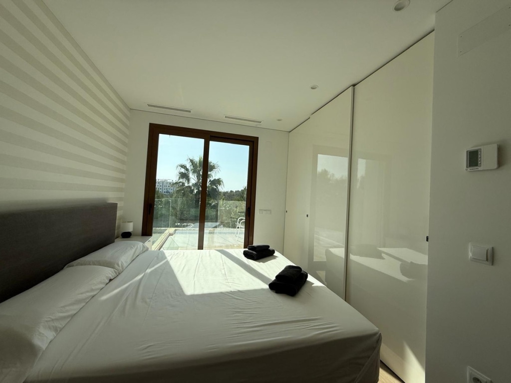 3 Bedrooms Property in 3 bedroom House in Las Colinas Golf
