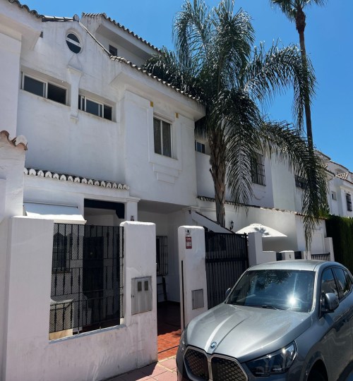 4 bedroom House in Nueva Andalucía