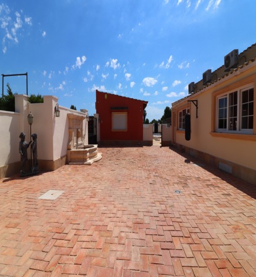 6 bedroom House in Heredades