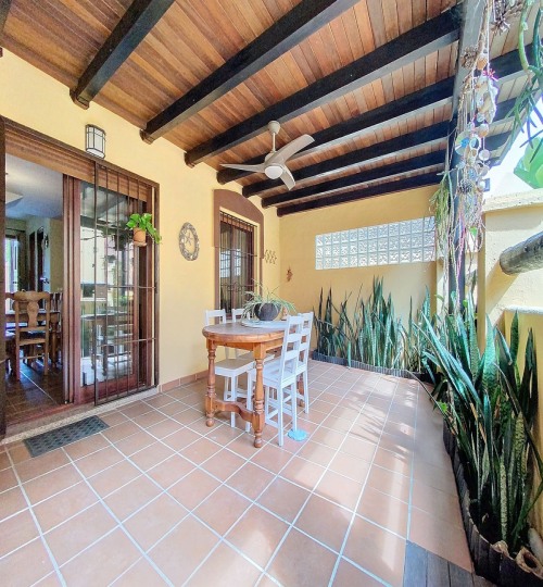 4 bedroom House in Casares Playa